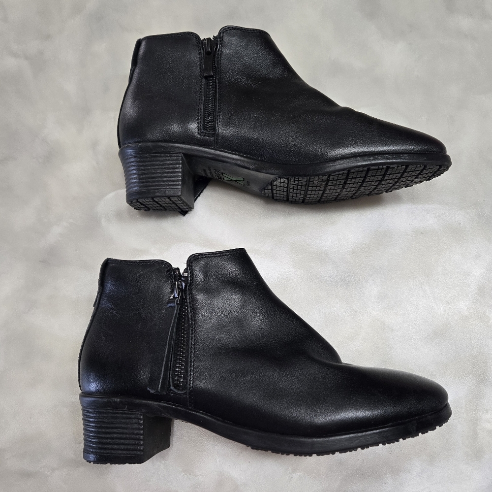 SR Max Black Ankle Leather Uppers Fall Classic Booties. Size 7